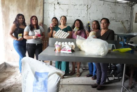 DIF de Emiliano Zapata beneficia a familias con insumos de panadería 01