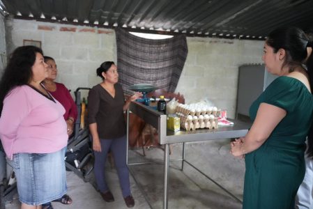 DIF de Emiliano Zapata beneficia a familias con insumos de panadería 02